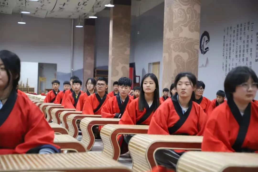 走进圣贤故里,传承国学文化!惠民职专开展曲阜研学活动