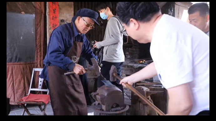 走进魏集古村落，看打铁匠人敲出古老技艺的守护与传承