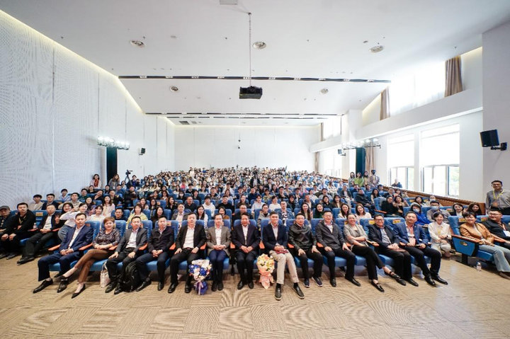 山东大学举办罗翔教授专场学术报告会暨兼职教授聘任仪式