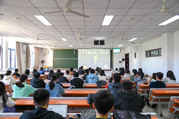 山东大学举办罗翔教授专场学术报告会暨兼职教授聘任仪式