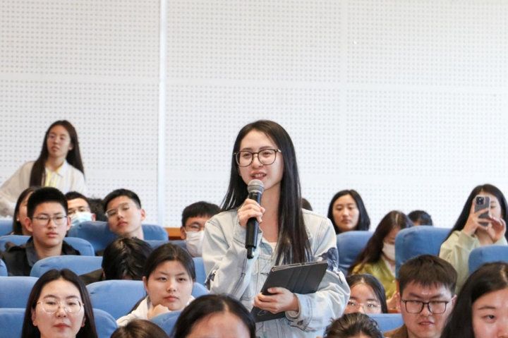 山东大学举办罗翔教授专场学术报告会暨兼职教授聘任仪式