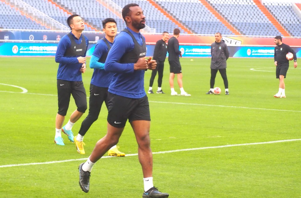 南通支云队抵达济南训练，数名外援身体强壮