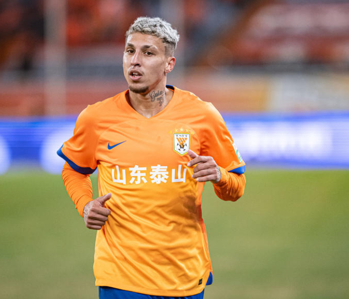 4月30日18:00，中超联赛第9轮，山东泰山主场迎战南通支云。上半场叶道驰过掉石柯后单刀推射首开记录，四分钟后，费南多助攻克雷桑爆射破门，半场结束，山东泰山1：1南通支云。下半场薛庆浩扑救失误，克雷桑任意球破门反超比分，费南多助攻克雷桑推射上演帽子戏法，费南多失空门后伤退，最终泰山3：1逆转南通，取三连胜。