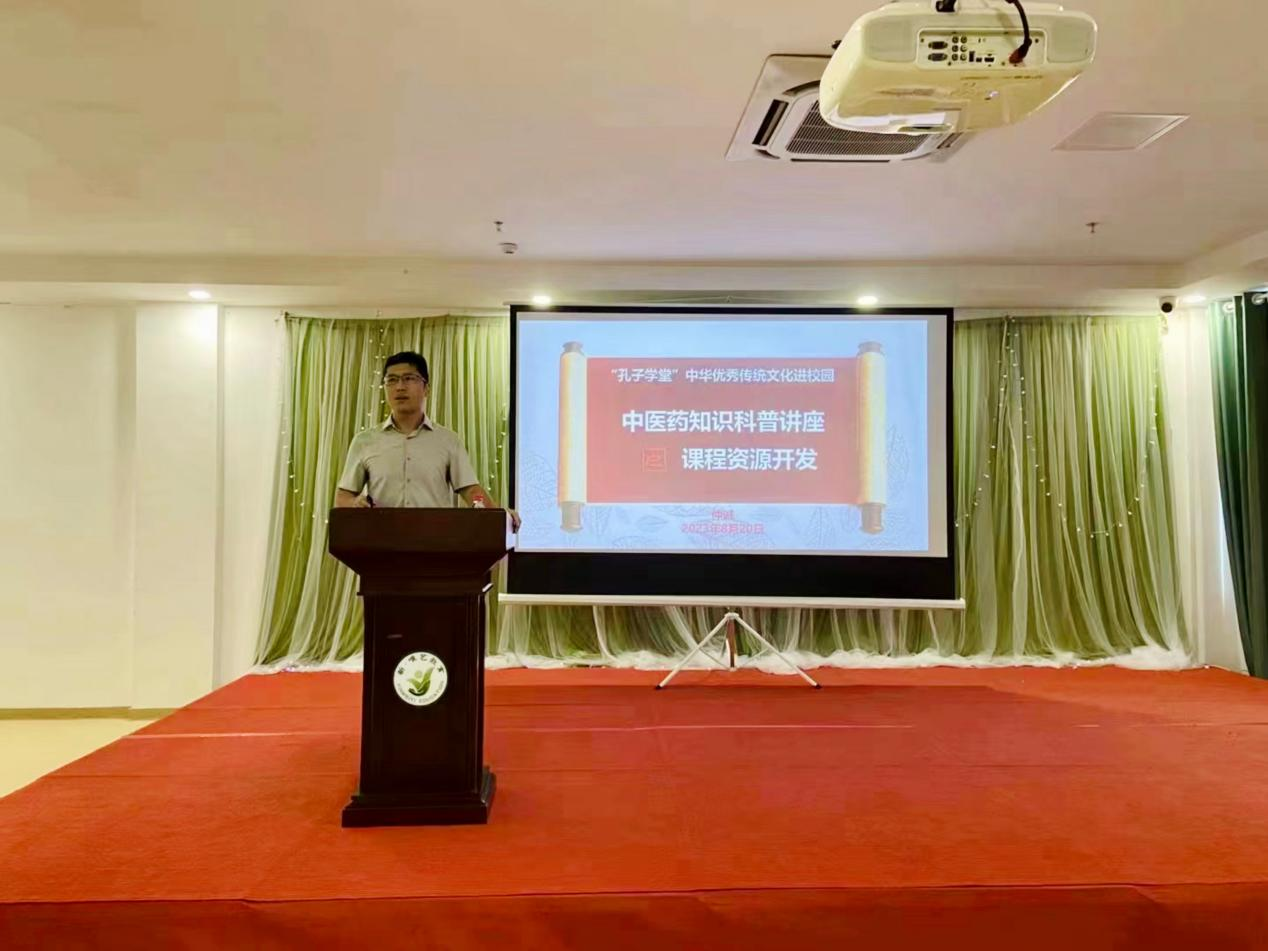 四个100|依托专业优势开展志愿服务，牵头组建博士志愿服务队