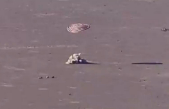 神舟十七号载人飞船返回舱在东风着陆场成功着陆