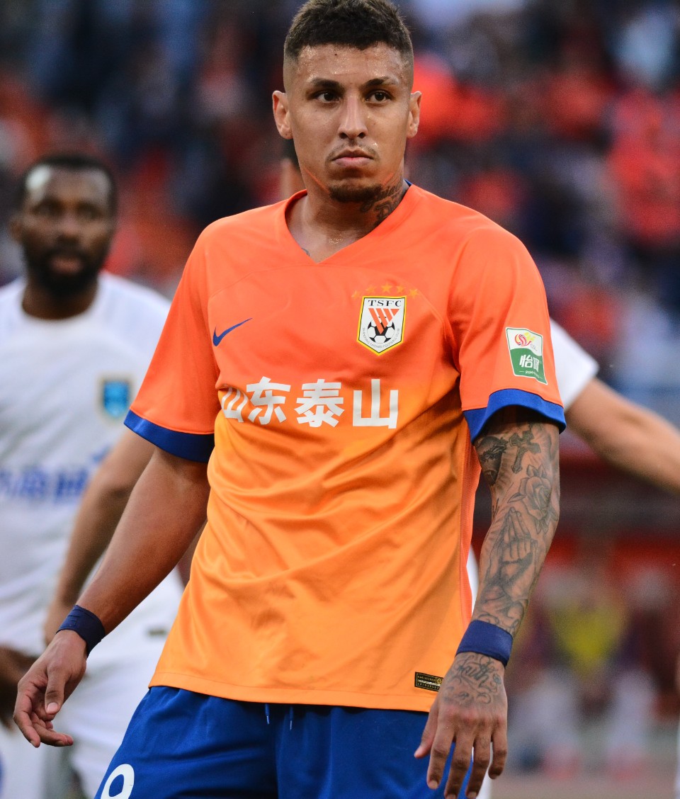 精彩瞬间|山东泰山VS南通支云，克雷桑扳平比分瞬间 