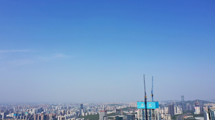 果然视频|五一节济南告别数日阴天迎最美春日，蓝天白云适合出游