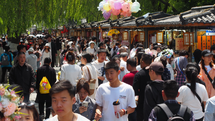 果然视频|五一节刚升级的百花洲成旅游焦点，各地游客吃喝玩乐购