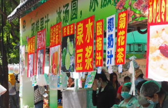 五一假日千佛山能吃能玩能休闲，小型山会也好玩