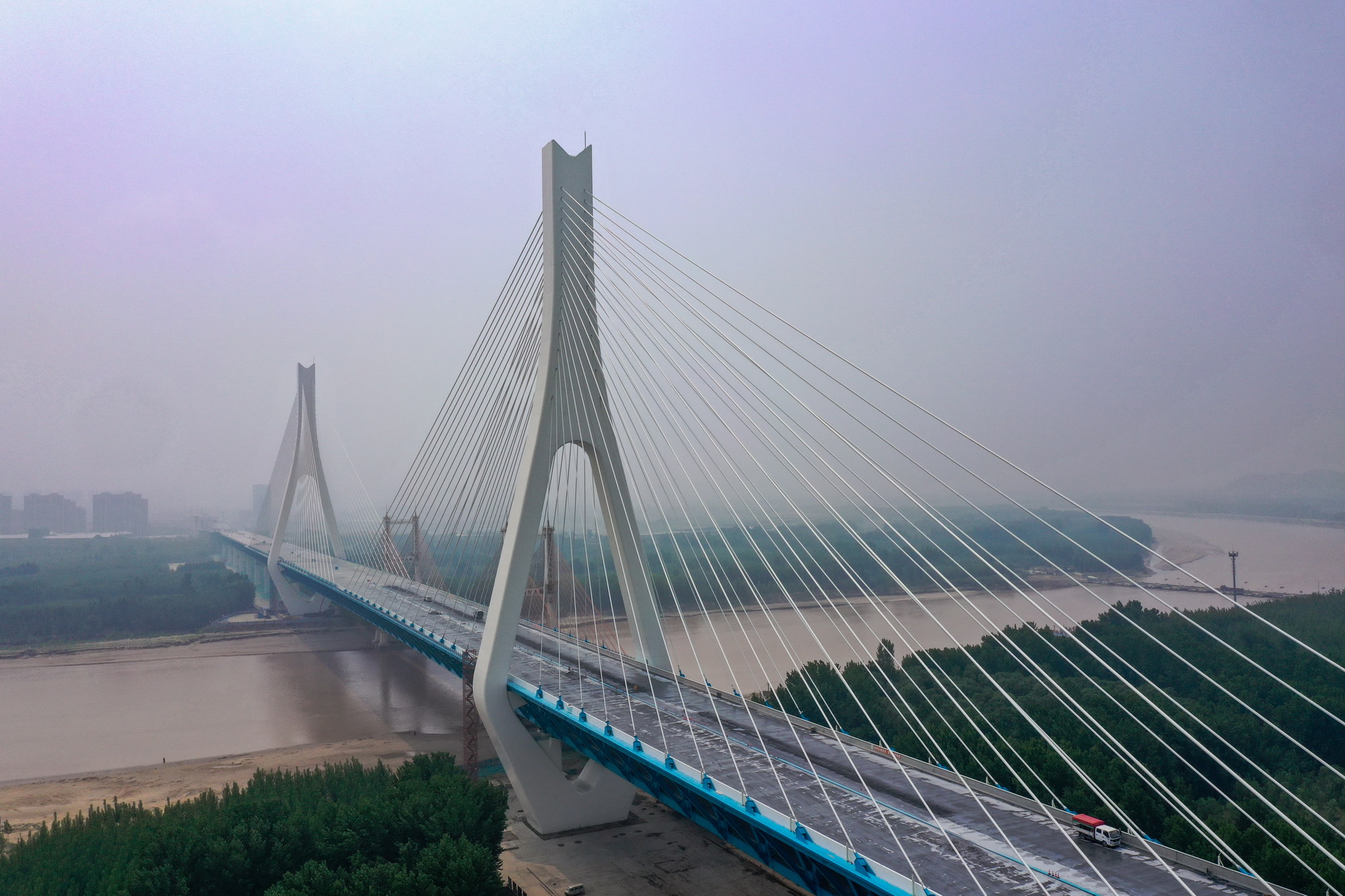 济南新黄河大桥计划年底通车,气势雄伟犹如巨龙腾飞