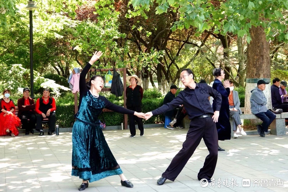 最美身影 | 百花公园里，人们以各种方式乐享假日生活