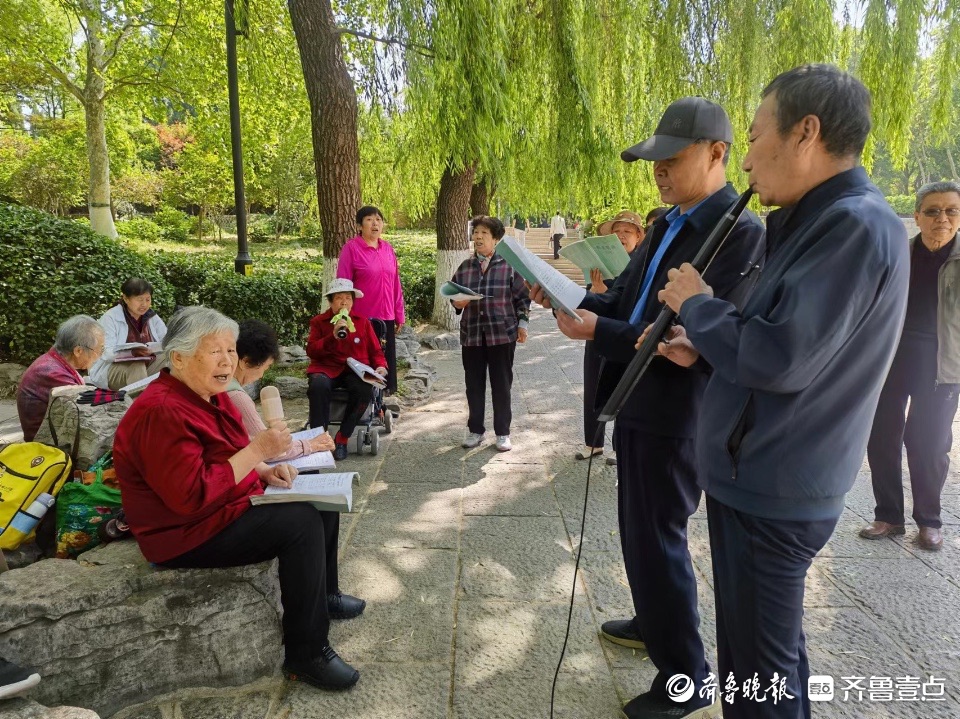 最美身影 | 百花公园里，人们以各种方式乐享假日生活