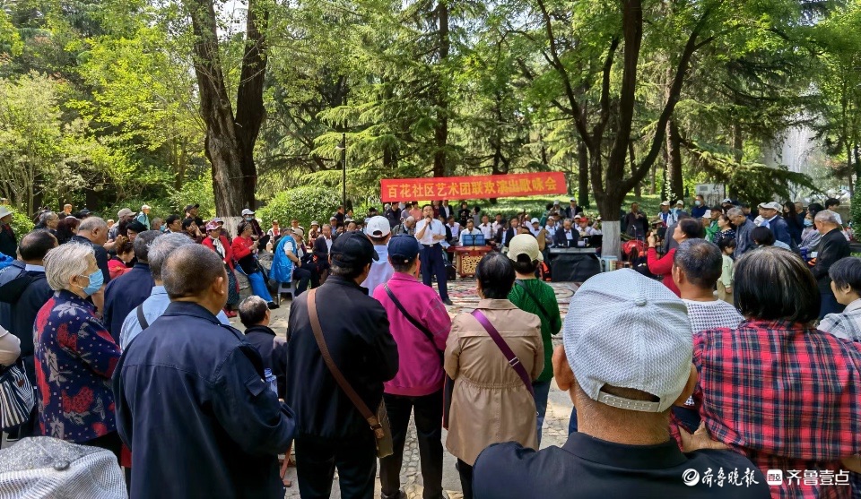 最美身影 | 百花社区艺术团为游人献上精彩节目