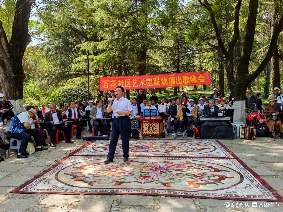 最美身影 | 百花社区艺术团为游人献上精彩节目