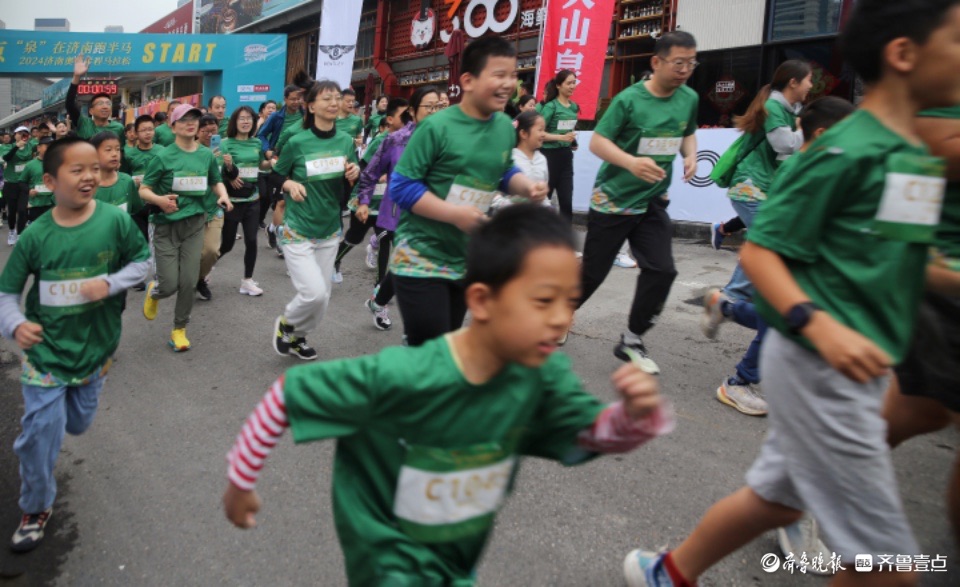 最美身影 | 跑起来！“泉”在济南跑半马