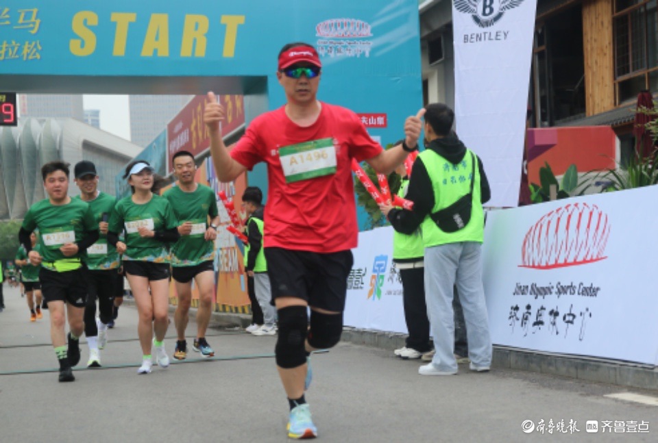 最美身影 | 跑起来！“泉”在济南跑半马