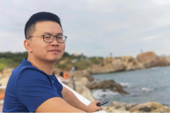 向上托举,是他留在世上最后的身影