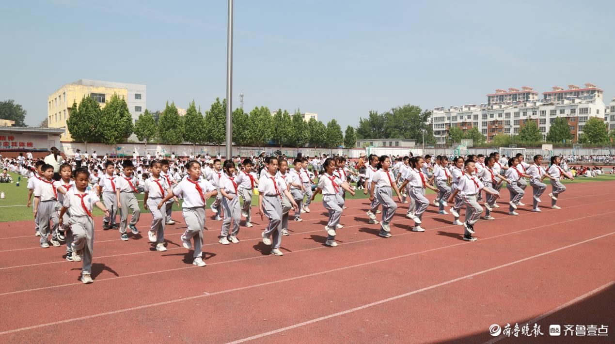 聊城第九中学小学部开展"阳光大课间"评比暨体育活动