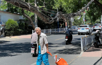 齐鲁壹点·泰安帮办丨四家运营商齐现身奈河西路，线缆垂落终得治