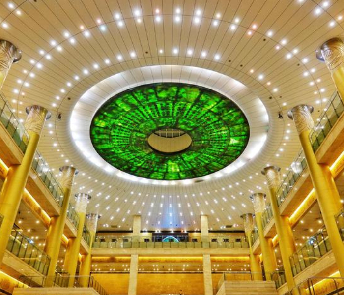 近年来，“到博物馆去“蔚然成风，”博物馆热“持续升温，打卡博物馆成为了实至名归的假期“顶流”，越来越多的公众将博物馆视为学习中华文化的“第二课堂”。2024年5月18日是第48个国际博物馆日，主题为“博物馆致力于教育与研究”。