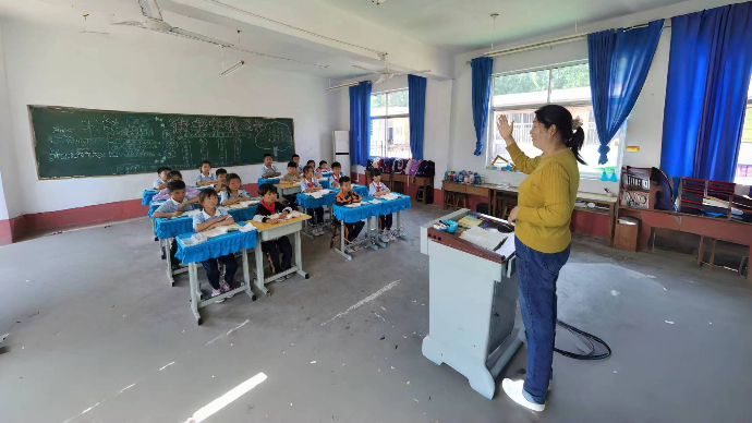 果然视频｜计划撤并的村小，来了55名新生