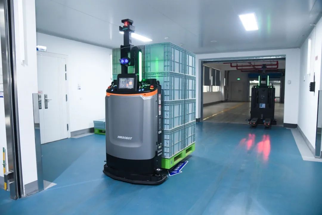 鲁南制药的中药车间里,机器人"学会"照方抓药