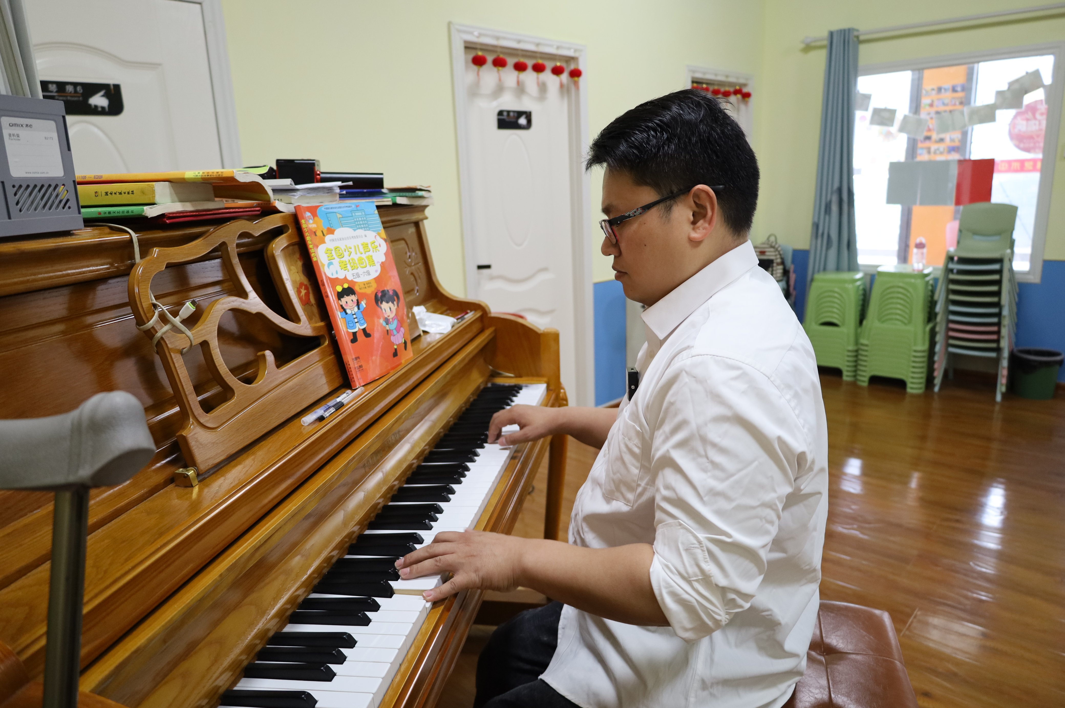 “音乐追梦人”肖宗扬：生命以痛吻我，我愿报之以歌