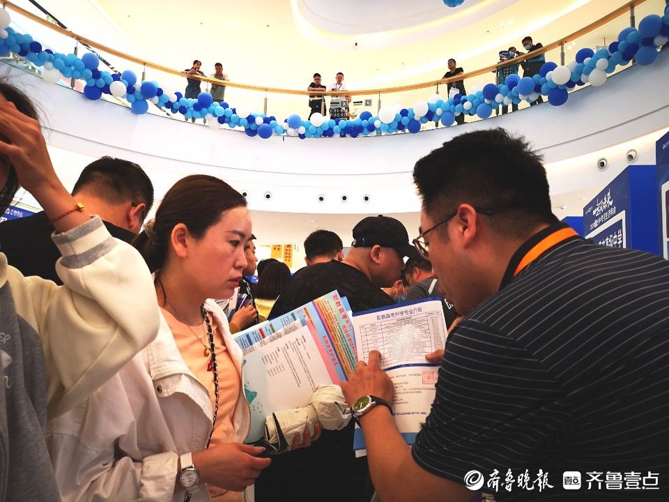 图集｜一站式了解，面对面咨询！2024烟台中招会现场直击