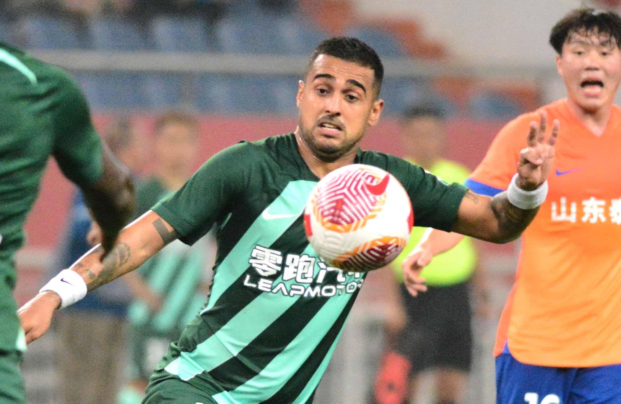 图集|泰山vs浙江,泰山队租借球员莱昂纳多表现出色