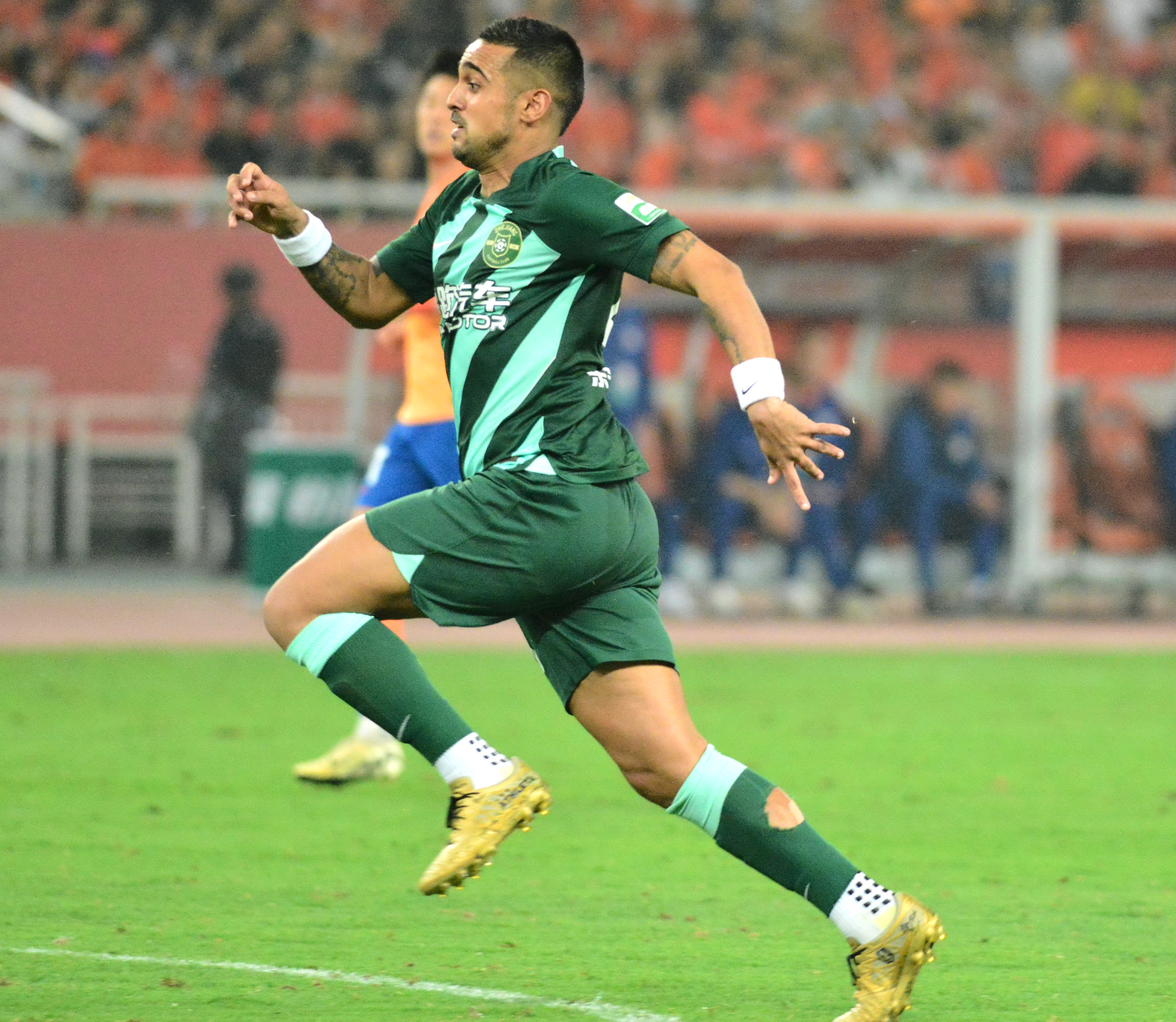 图集|泰山vs浙江,泰山队租借球员莱昂纳多表现出色