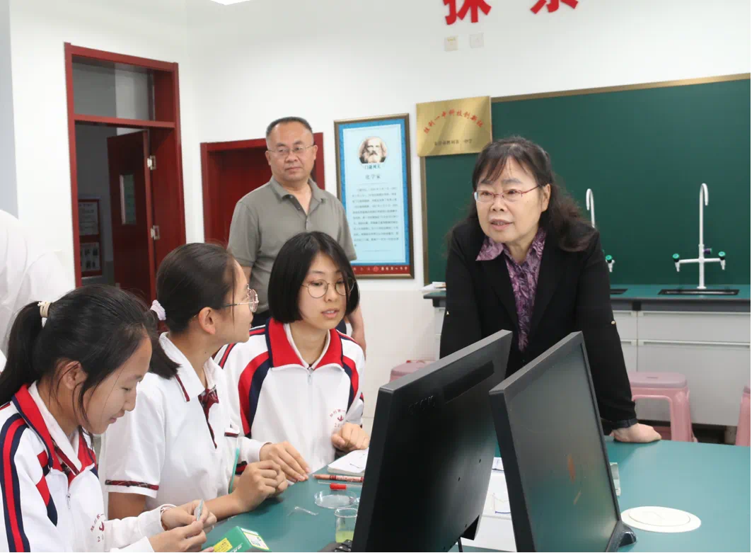 胜利一中 | 教育部专家莅临 共谋科学教育新篇章