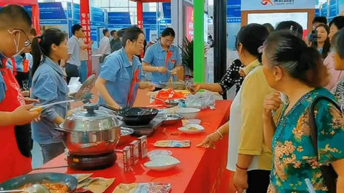 果然视频｜逛展览品美食 百家家庭游乐陵