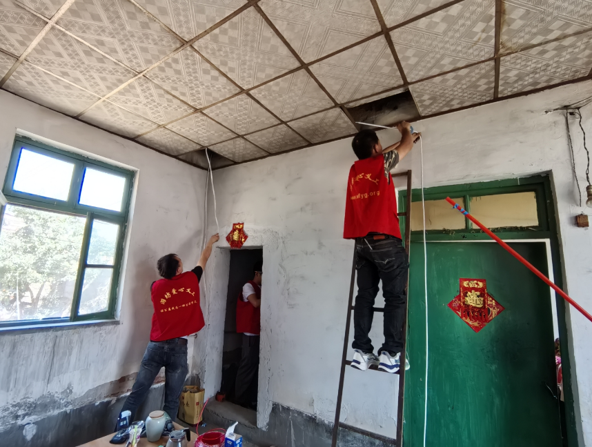 四个100|排查困境家庭用电隐患，为五户家庭改造电路