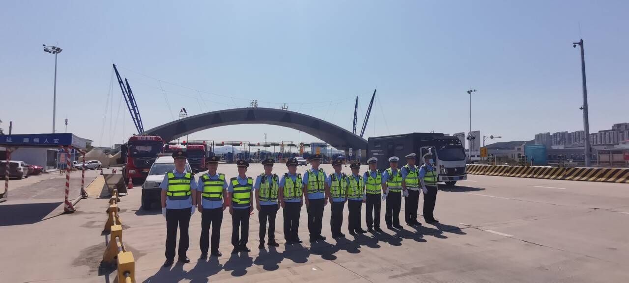 重拳出击,联合治超!烟台一日查处违法违规货车26部