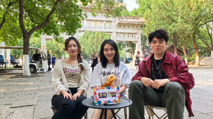 爱情99问|你觉得谈恋爱有必要融入对方朋友圈吗？