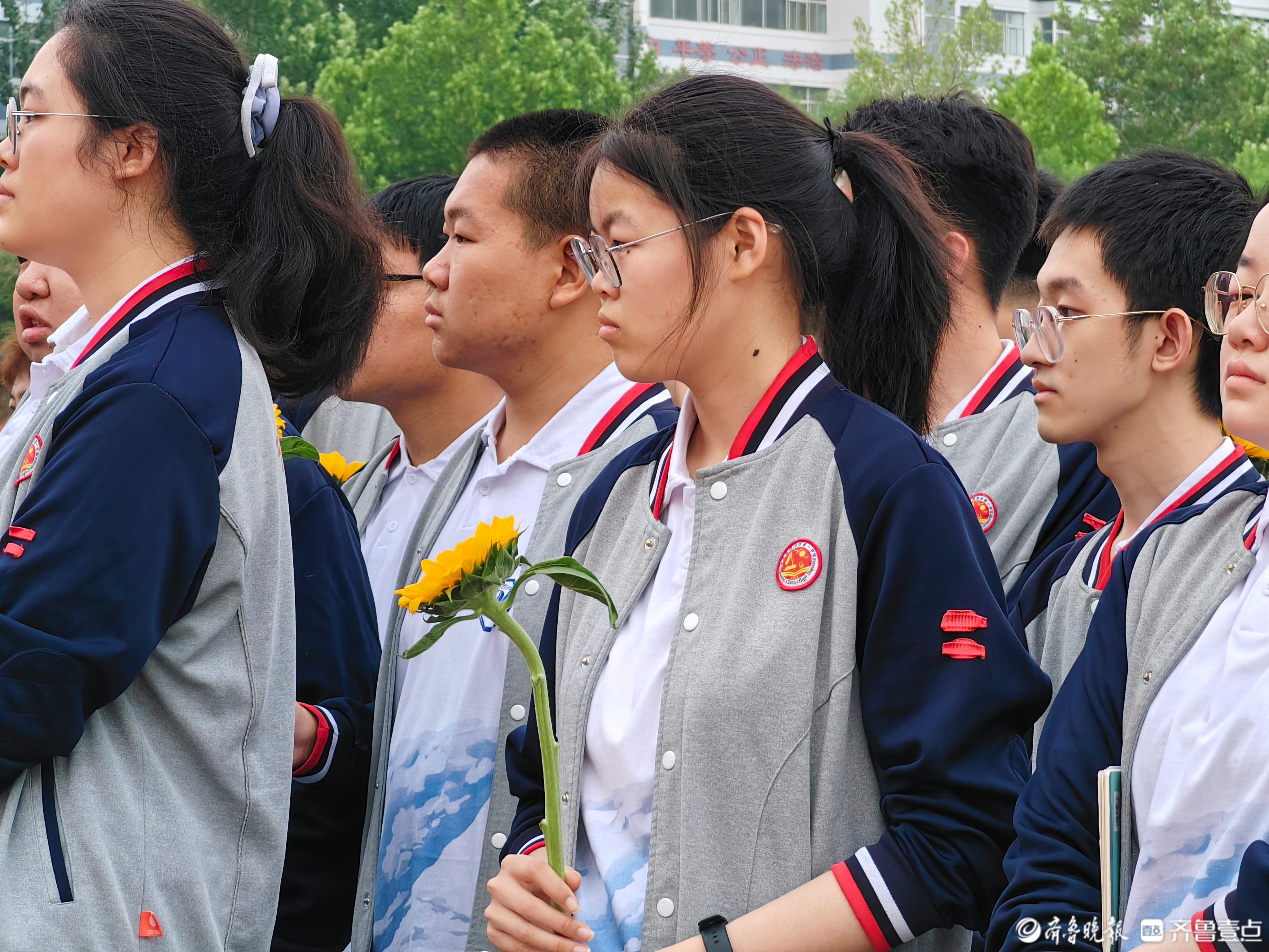 "高考就是高高兴兴地考试!"德州一中老校区举行毕业典礼