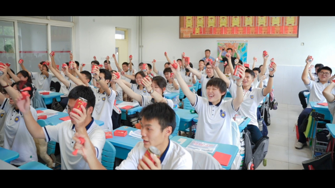 高考情报站|高考加油！济南一高中举行毕业典礼，满满的温馨祝福