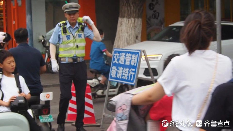 高考開考在即，濟南一考點附近實行交通管制