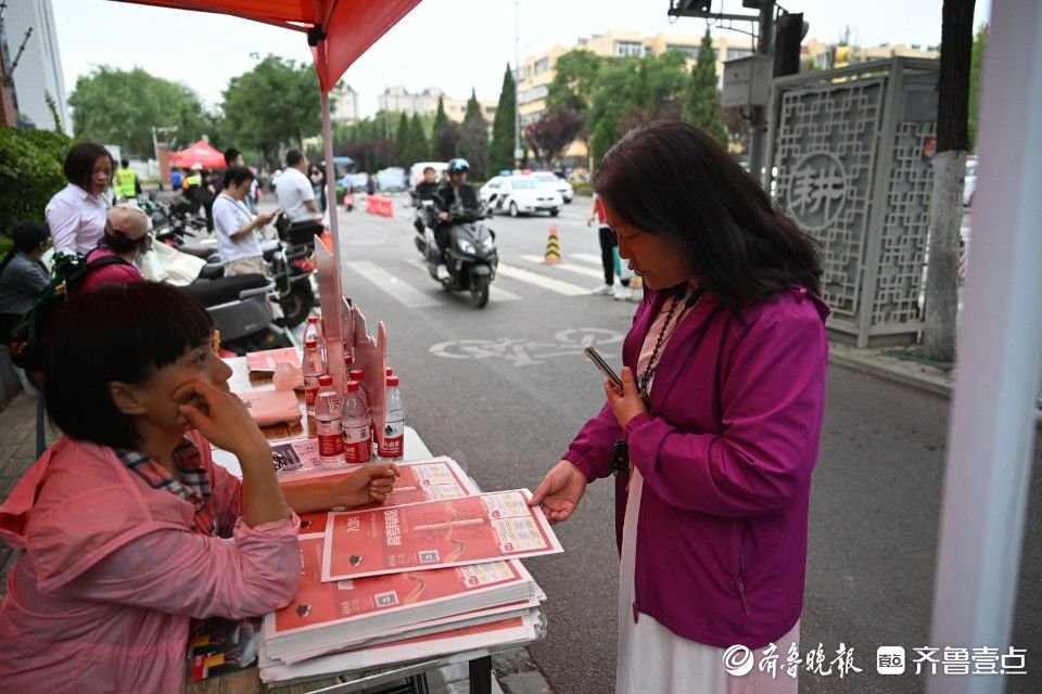 贴心！高考考点<strong>齐鲁晚报</strong>·<strong>齐鲁壹点</strong>公益服务获赞