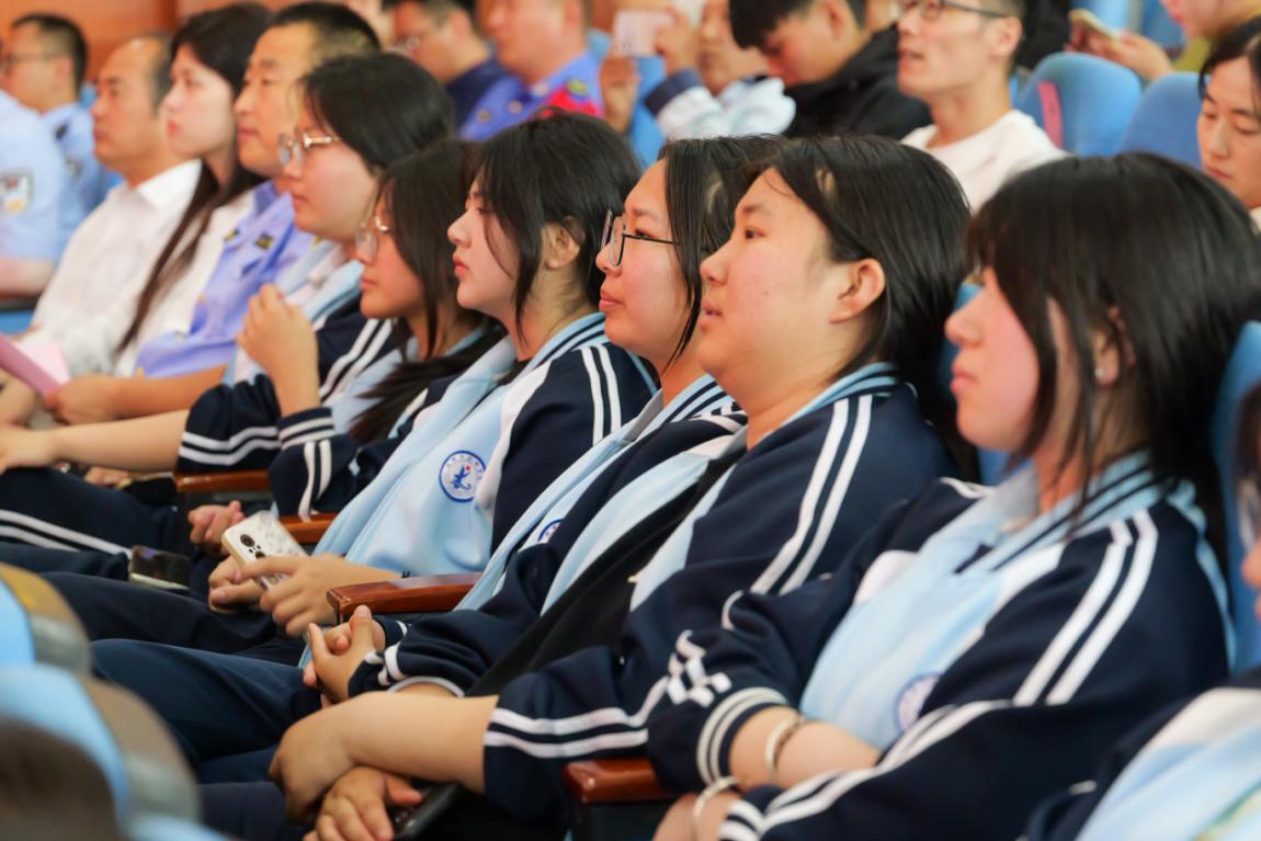 日照"天天正能量"季度颁奖仪式暨网络文明进校园活动举行