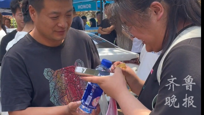 果然视频 | 临沂高考首日，考场外上演一幕幕温情瞬间