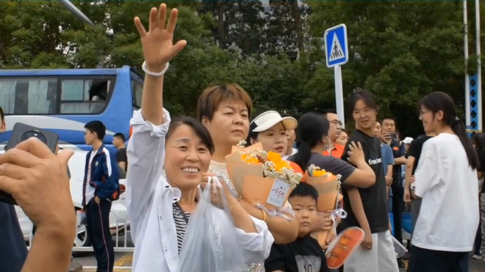 高考首日考试结束！少年们加油！