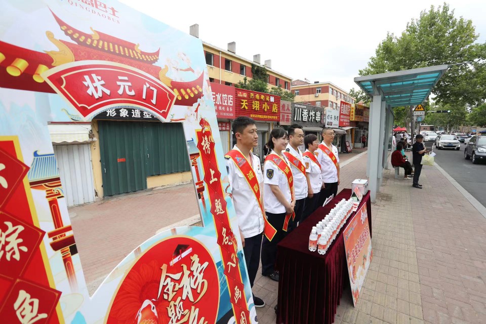 志愿者爱心助考在行动