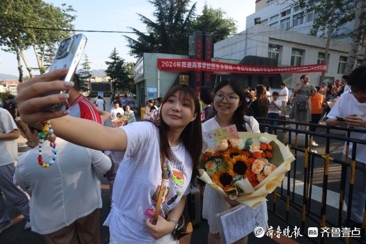 图集|一举夺魁!高考收官,烟台家长“花”式迎接排面拉满