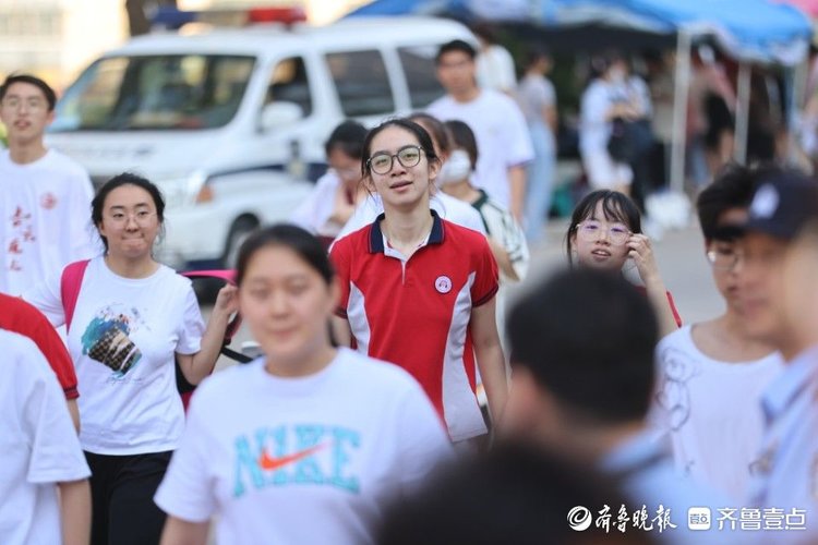 图集|一举夺魁!高考收官,烟台家长“花”式迎接排面拉满