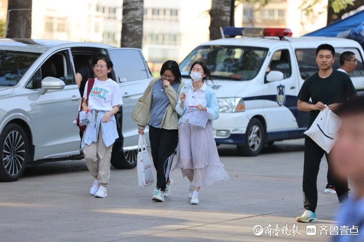 图集|一举夺魁!高考收官,烟台家长“花”式迎接排面拉满