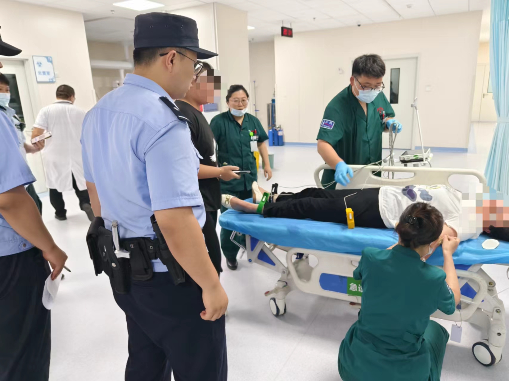 女子在驾驶过程中突然"失明",关键时刻拨打了110-齐鲁晚报网