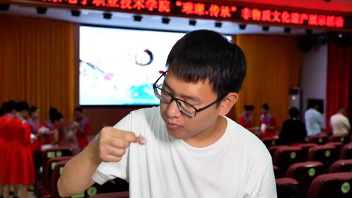 非遗项目展示进校园!山东电子职业技术学院学生现场品尝烤肉