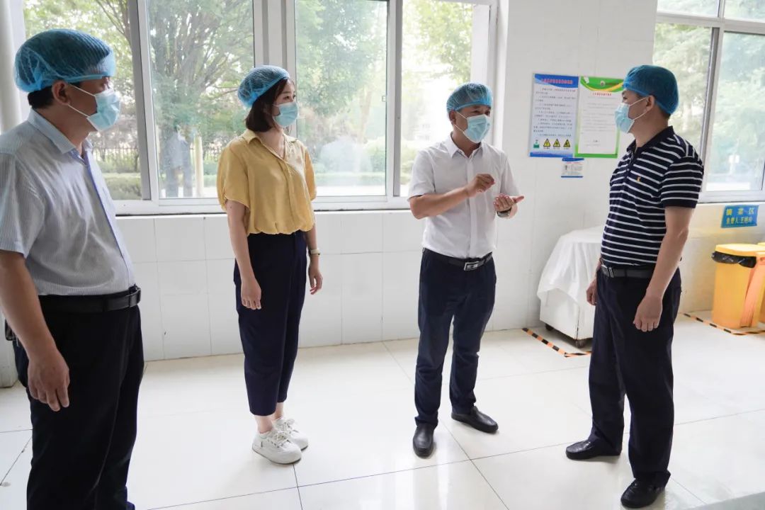 长山镇党委副书记杨德泉到长山镇初级中学督导检查中考备考工作