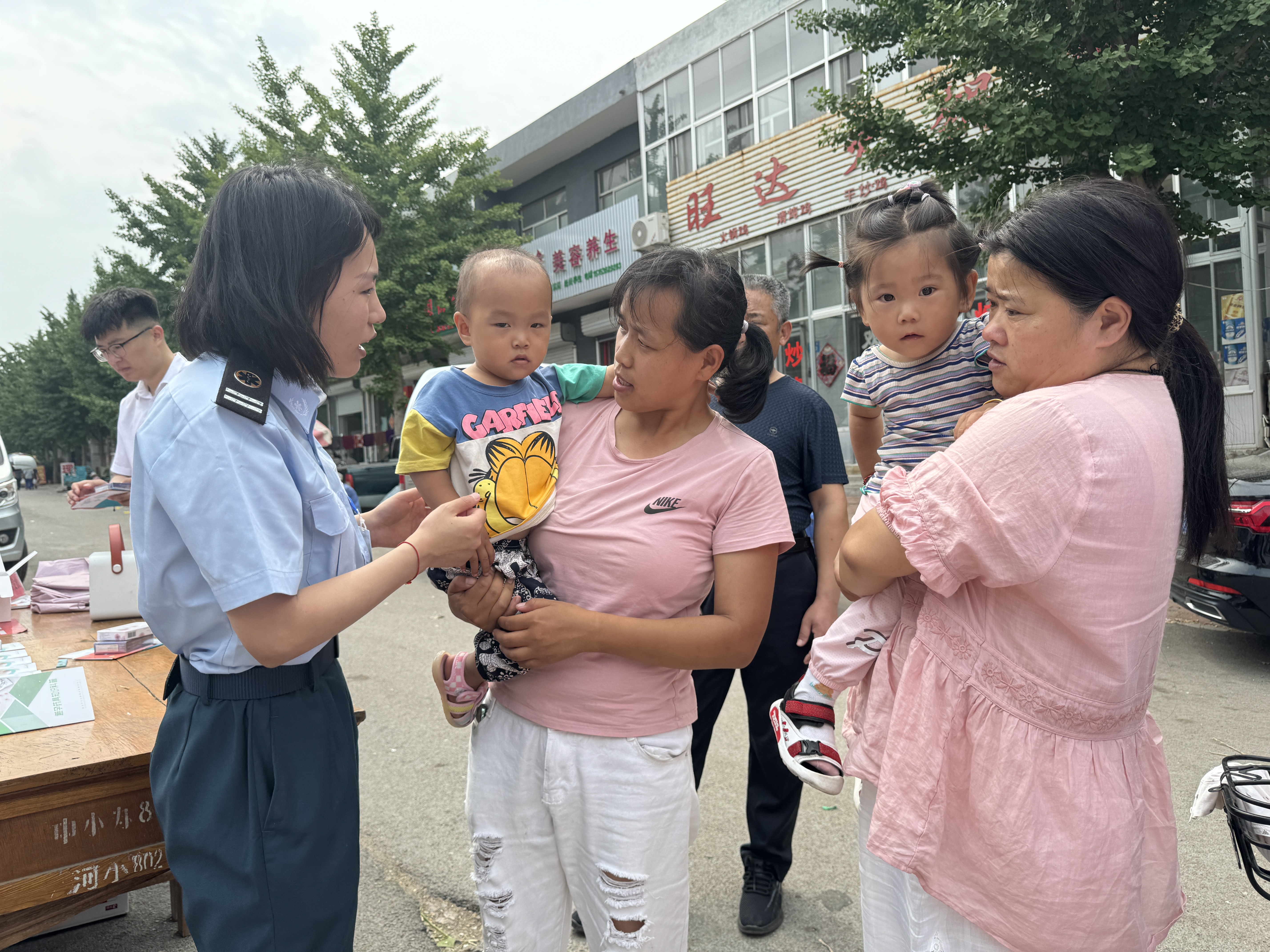 发放宣传手册700余本，潍坊举办健康科普专家赶大集活动